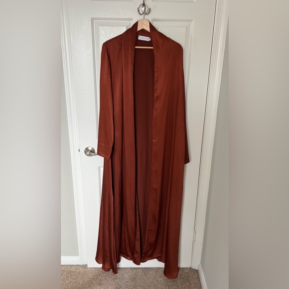 Veiled Collection Textured Open Abaya - Picture 2 of 12